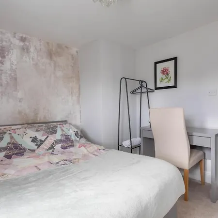 Hill Apartment *
